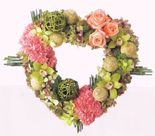 Load image into Gallery viewer, Heart-Shaped Wreath
